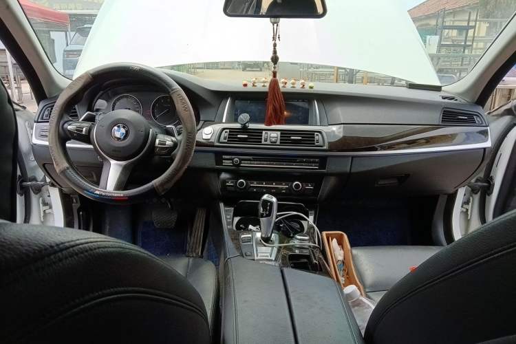 Used BMW 5 Series 2014 525Li Leading Model Center Console