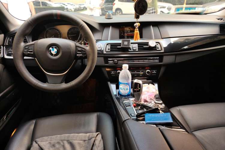 Used BMW 5 Series 2014 520i Touring Edition Center Console