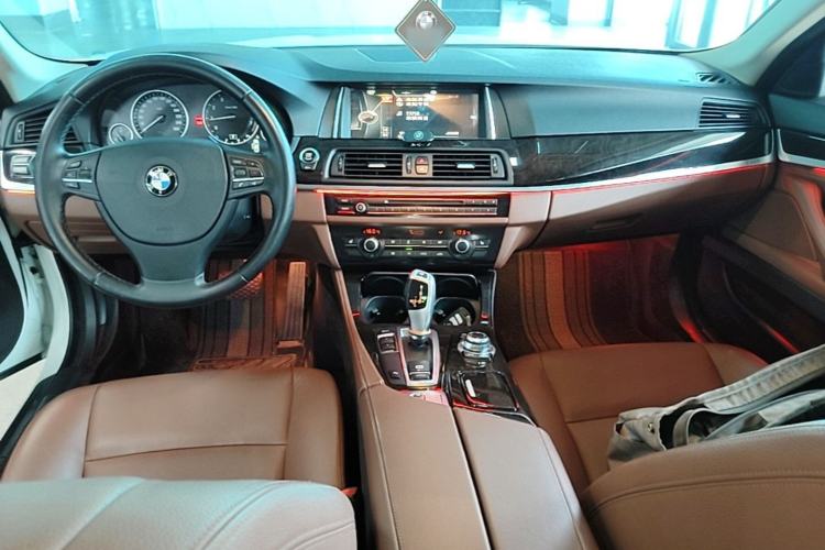 Used BMW 5 Series 2014 525Li Leading Model Center Console