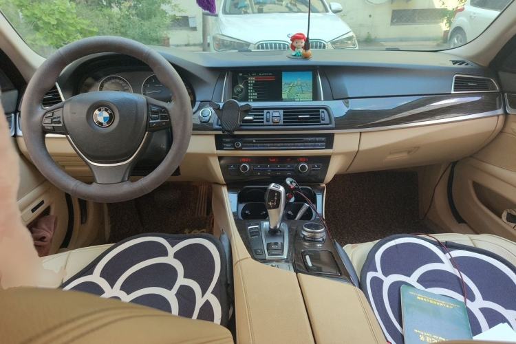 Used BMW 5 Series 2014 525Li Luxury Design Package Center Console