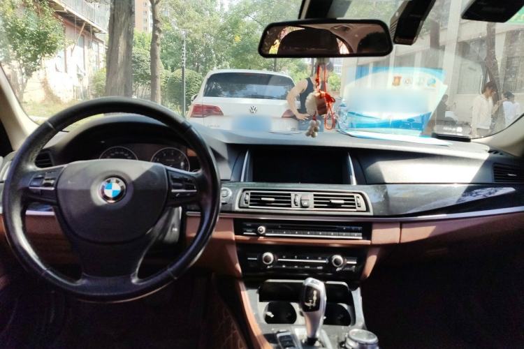 Used BMW 5 Series 2014 520Li Elegant Model Center Console