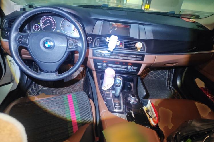 Used BMW 5 Series 2014 520Li Elegant Model Center Console