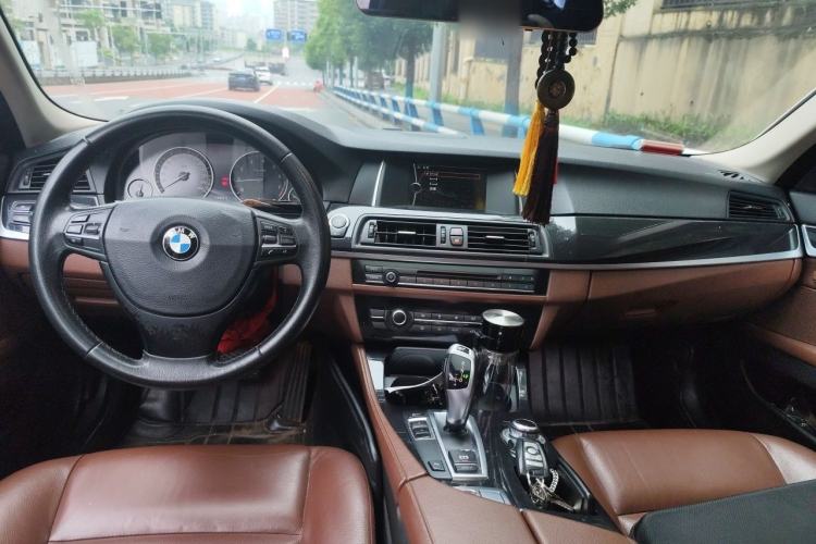 Used BMW 5 Series 2014 520Li Elegant Model Center Console