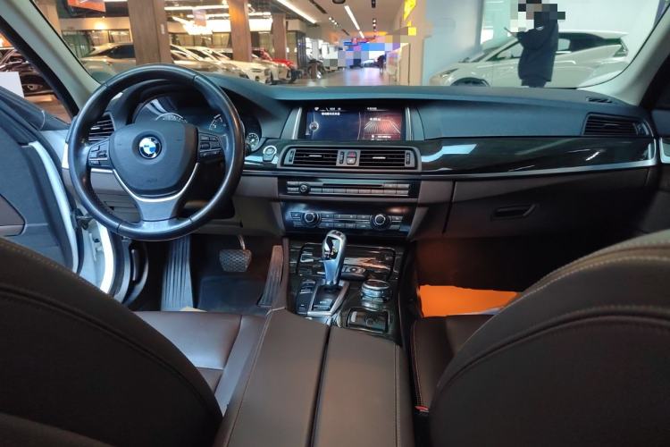 Used BMW 5 Series 2014 525Li Luxury Design Package Center Console