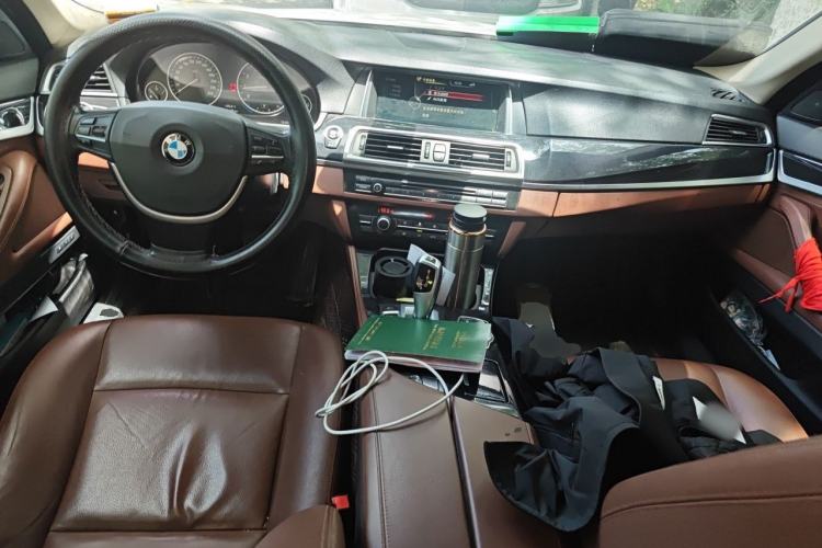 Used BMW 5 Series 2014 520Li Elegant Model Center Console