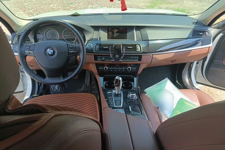 Used BMW 5 Series 2014 520Li Elegant Model Center Console
