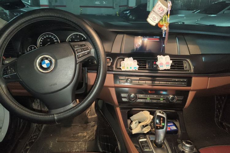 Used BMW 5 Series 2014 520Li Elegant Model Center Console