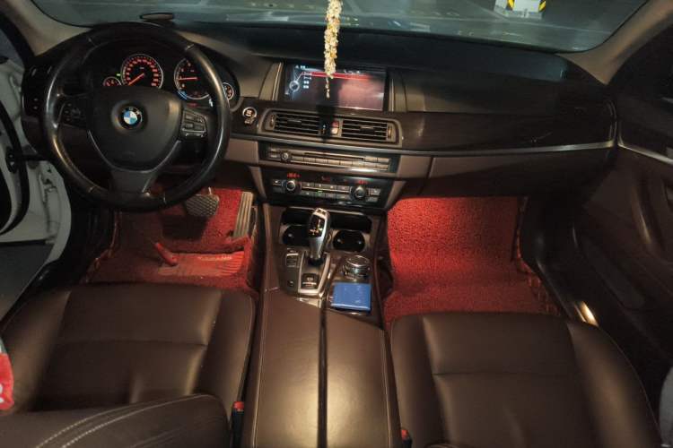 Used BMW 5 Series 2014 525Li Luxury Design Package Center Console