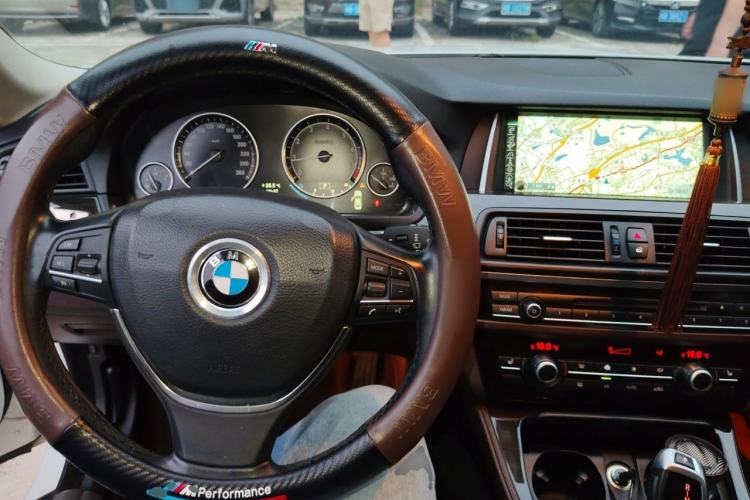 Used BMW 5 Series 2014 525Li Luxury Design Package Center Console