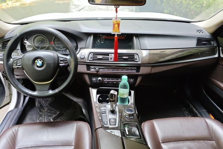 Used BMW 5 Series 2014 525Li Luxury Design Package Center Console