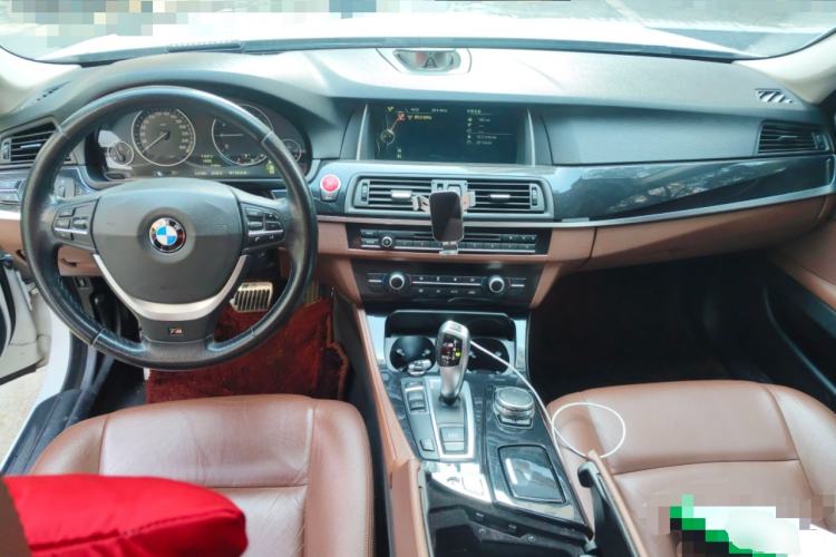 Used BMW 5 Series 2014 520Li Elegant Model Center Console