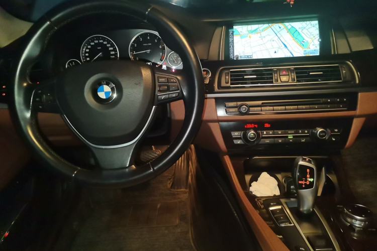 Used BMW 5 Series 2014 528Li Leading Model Center Console