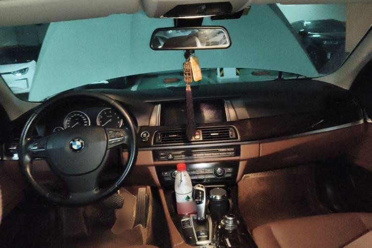Used BMW 5 Series 2014 525Li Leading Model Center Console
