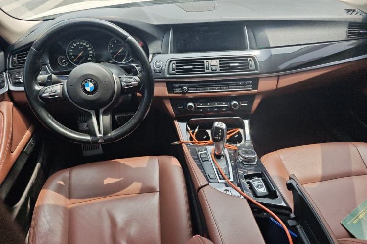 Used BMW 5 Series 2014 520Li Elegant Model Center Console