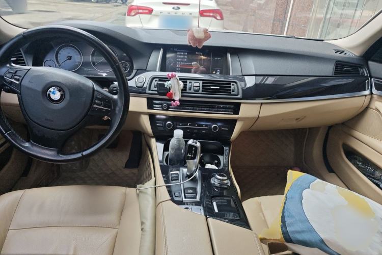 Used BMW 5 Series 2014 520Li Elegant Model Center Console