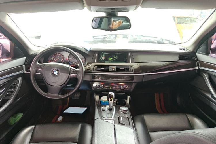 Used BMW 5 Series 2014 525Li Leading Model Center Console