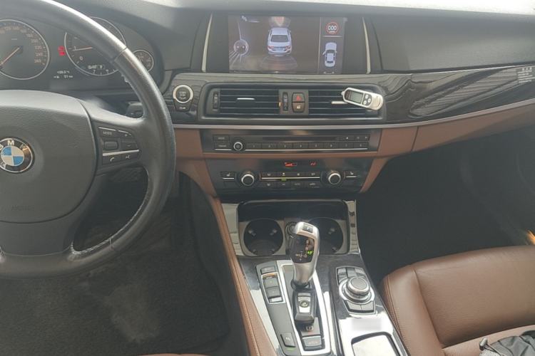 Used BMW 5 Series 2014 525Li Leading Model Center Console