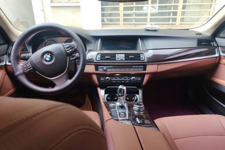 Used BMW 5 Series 2014 528Li Leading Model Center Console