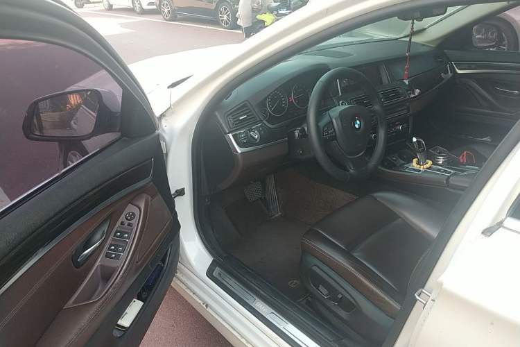 Used BMW 5 Series 2014 525Li Luxury Design Package Driver Seat