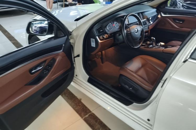 Used BMW 5 Series 2014 520i Elegant Edition Driver Seat