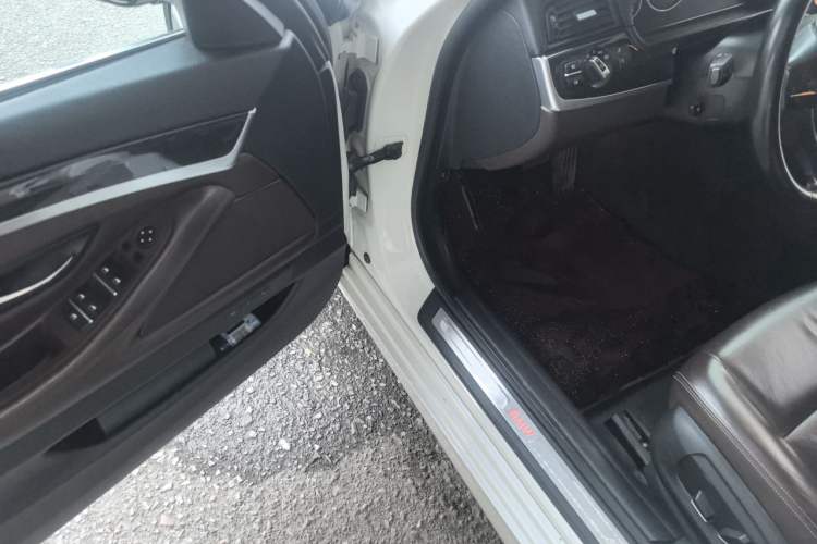 Used BMW 5 Series 2014 525Li Luxury Design Package Driver Seat