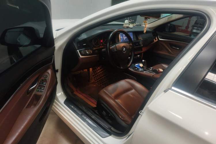 Used BMW 5 Series 2014 520i Elegant Edition Driver Seat