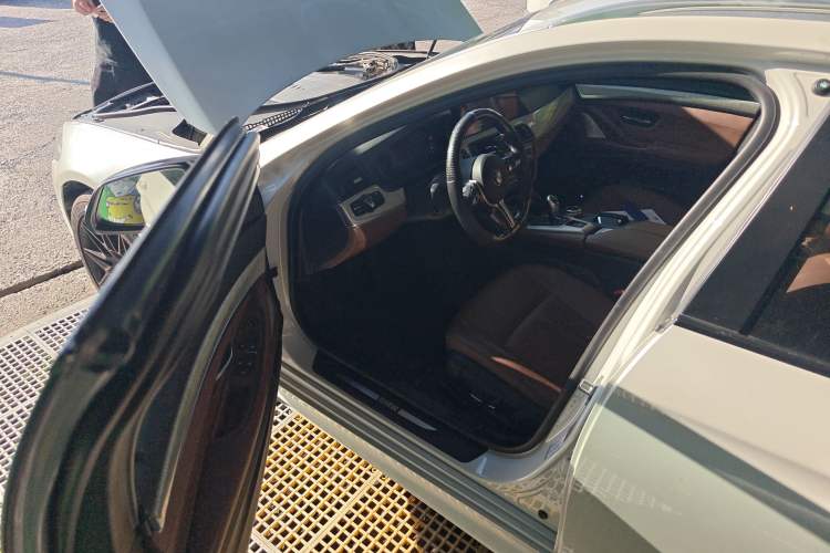 Used BMW 5 Series 2014 520i Touring Edition Driver Seat