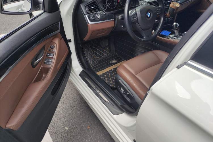 Used BMW 5 Series 2014 520i Touring Edition Driver Seat