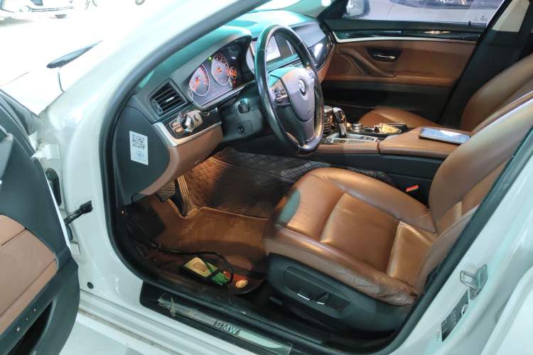 Used BMW 5 Series 2014 520i Elegant Edition Driver Seat