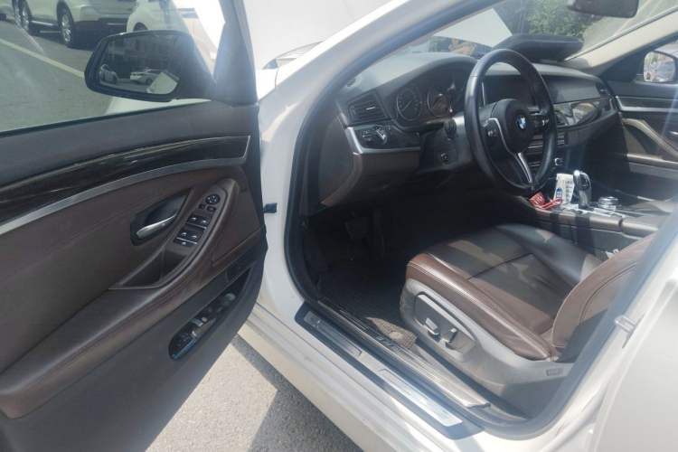 Used BMW 5 Series 2014 525Li Luxury Design Package Driver Seat