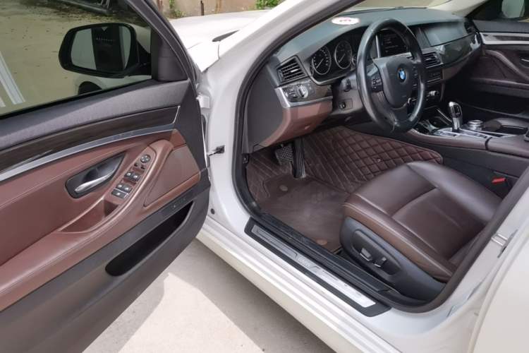 Used BMW 5 Series 2014 525Li Luxury Design Package Driver Seat