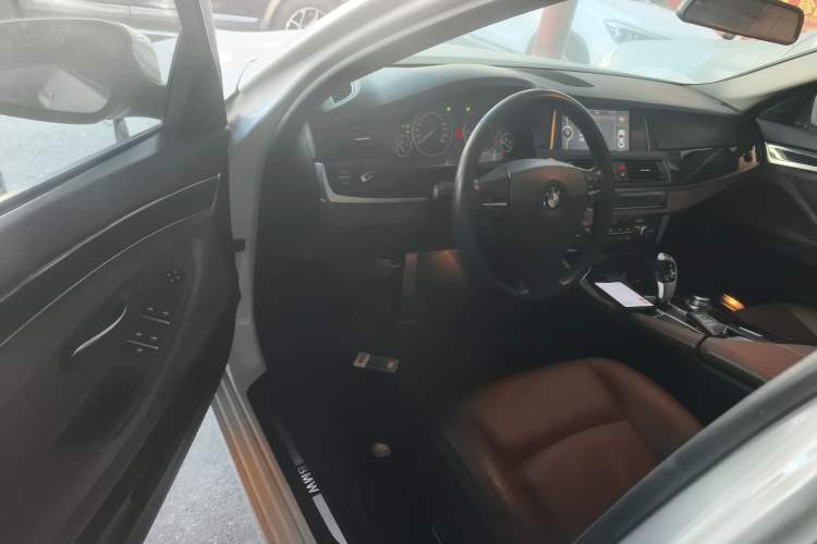 Used BMW 5 Series 2014 520i Elegant Edition Driver Seat