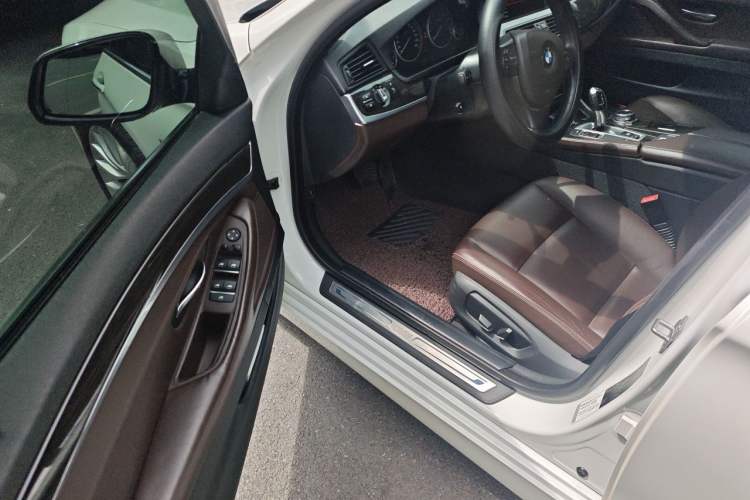 Used BMW 5 Series 2014 525Li Luxury Design Package Driver Seat