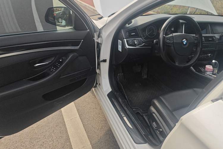 Used BMW 5 Series 2014 520i Elegant Edition Driver Seat