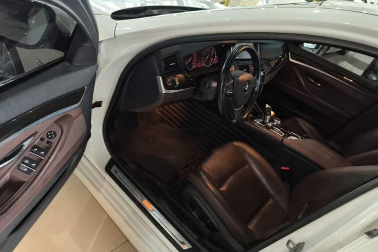 Used BMW 5 Series 2014 525Li Luxury Design Package Driver Seat