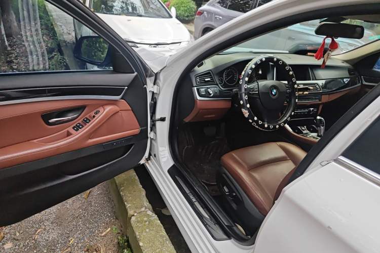 Used BMW 5 Series 2014 520i Elegant Edition Driver Seat