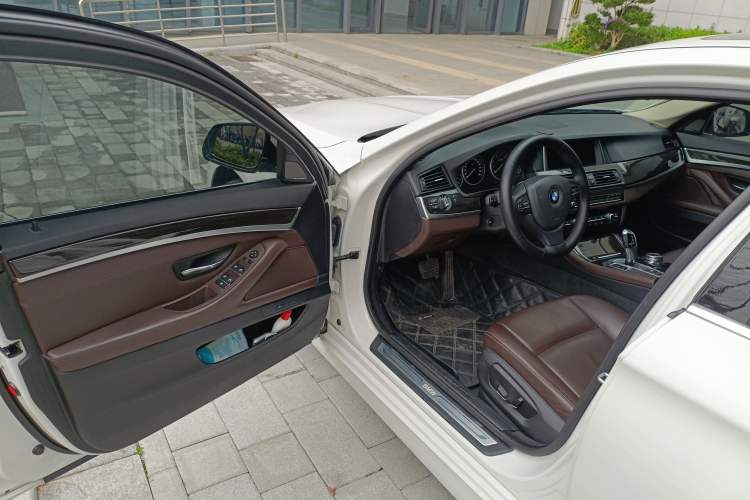 Used BMW 5 Series 2014 525Li Luxury Design Package Driver Seat