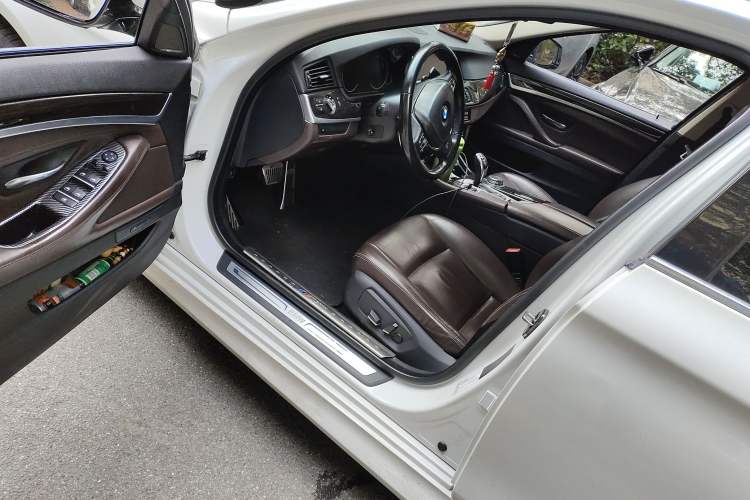 Used BMW 5 Series 2014 525Li Luxury Design Package Driver Seat