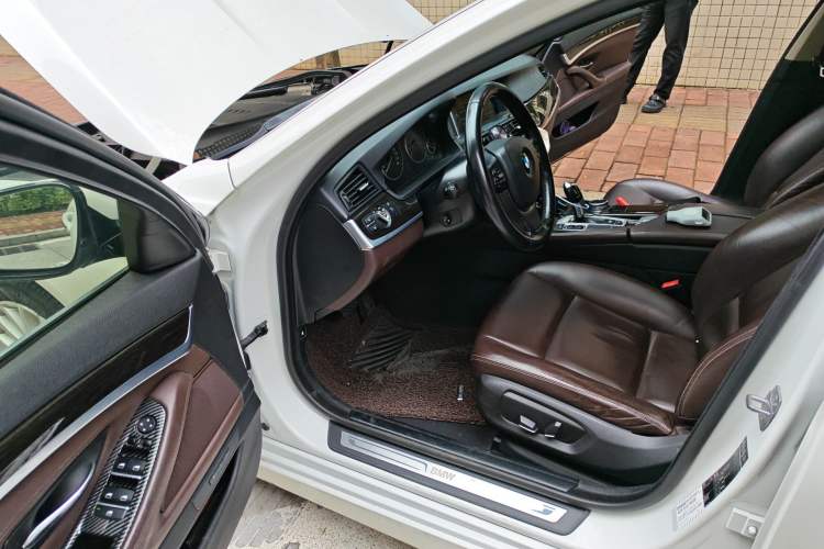 Used BMW 5 Series 2014 525Li Luxury Design Package Driver Seat