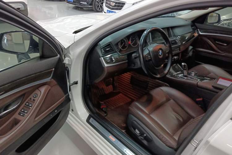 Used BMW 5 Series 2014 525Li Luxury Design Package Driver Seat