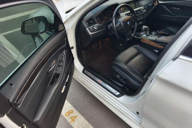 Used BMW 5 Series 2014 525Li Luxury Design Package Driver Seat