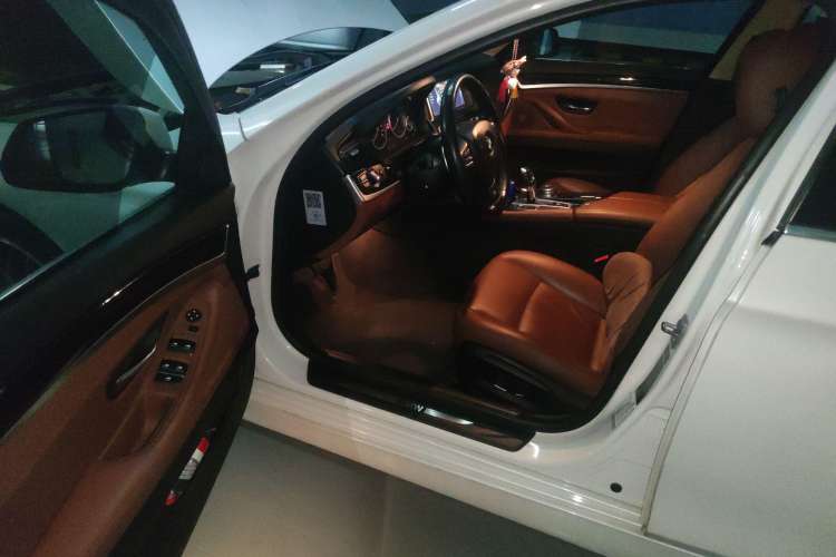 Used BMW 5 Series 2014 520i Touring Edition Driver Seat