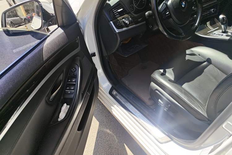 Used BMW 5 Series 2014 525Li Luxury Design Package Driver Seat