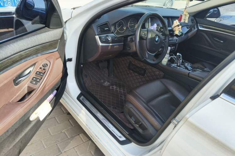 Used BMW 5 Series 2014 525Li Luxury Design Package Driver Seat