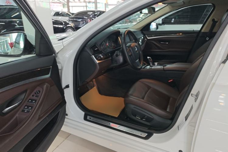 Used BMW 5 Series 2014 525Li Luxury Design Package Driver Seat