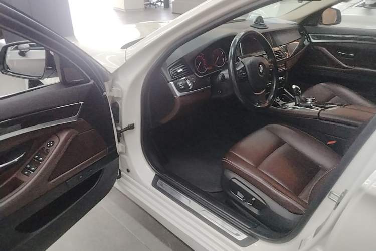 Used BMW 5 Series 2014 525Li Luxury Design Package Driver Seat