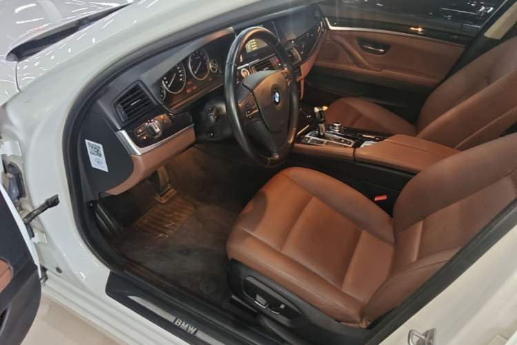 Used BMW 5 Series 2014 520i Elegant Edition Driver Seat