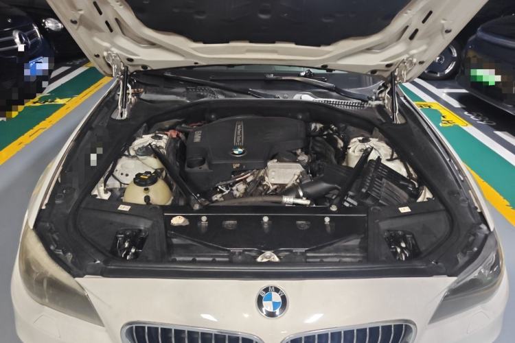 Used BMW 5 Series 2014 520Li Elegant Model Engine Bay