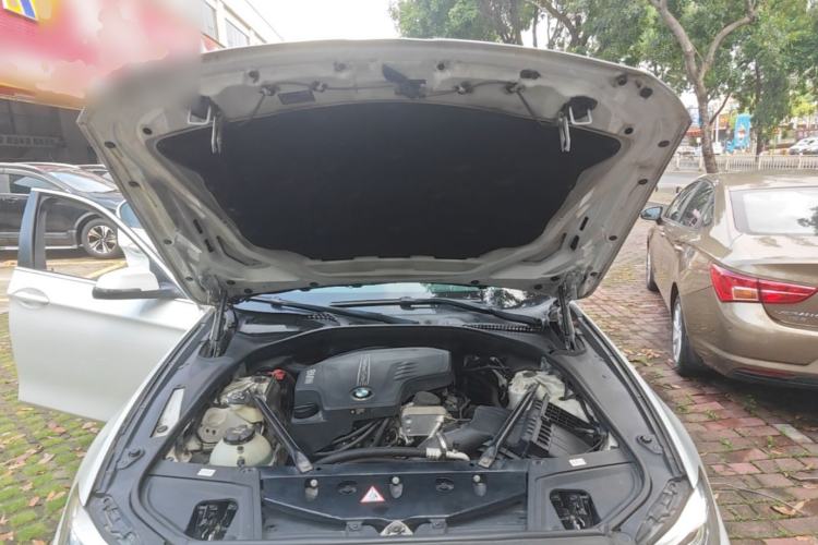 Used BMW 5 Series 2014 525Li Leading Model Engine Bay