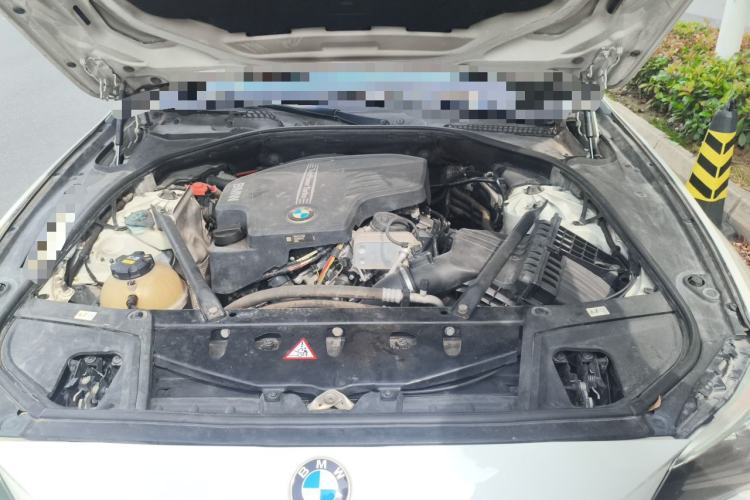 Used BMW 5 Series 2014 525Li Leading Model Engine Bay